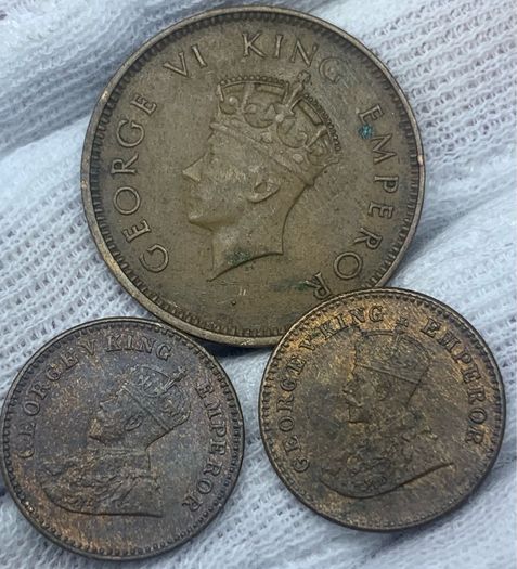 India 1928 1/12 Anna x2 looks uncirculated & 1939 1/4 Anna