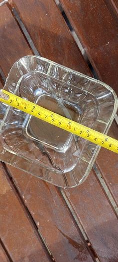 Guinness vintage heavy pressed glass ashtray,,,collectors item, unusual with clear glass ,guinness logo on the 4 sides ,,see pictures for condition, sold as seen ,