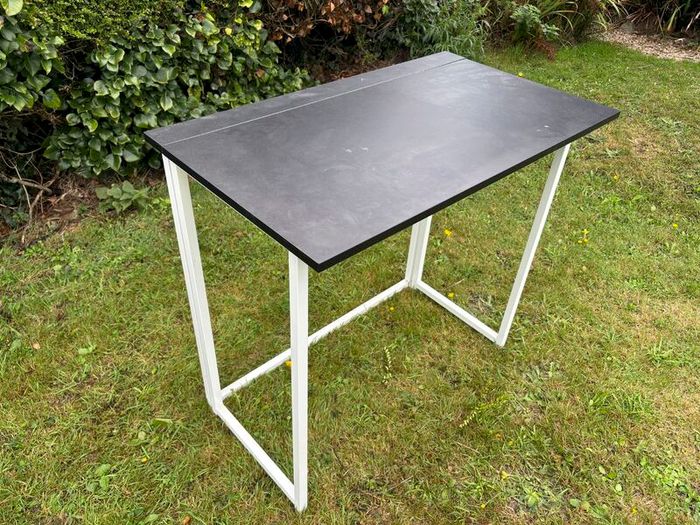 Smart designer collapsible computer desk for sale in very good condition