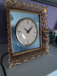 Vintage Sessions Electric Mirrored Clock