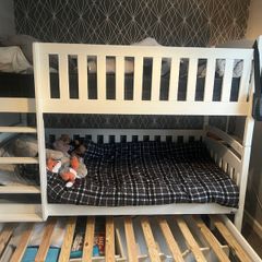 Triple bunk bed
