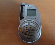 Olympus DW-360 Digital Voice Recorder 32MB Built In Flash Memory + Data Cable