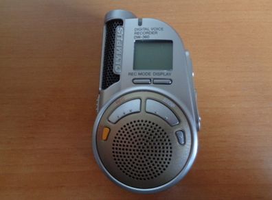 Olympus DW-360 Digital Voice Recorder 32MB Built In Flash Memory + Data Cable