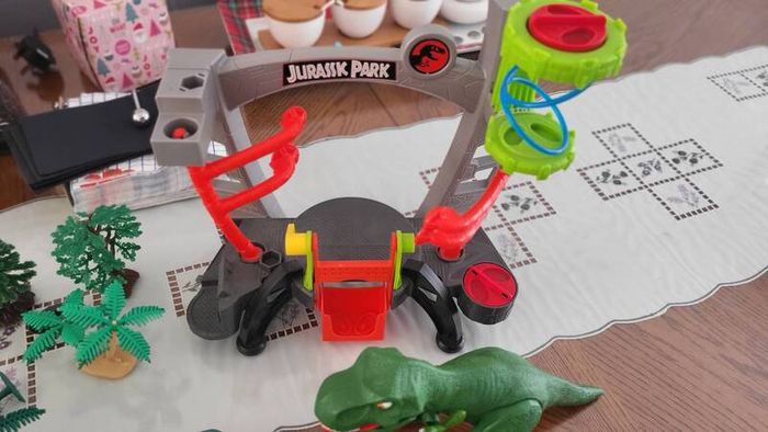 dinosaur truck & dinos