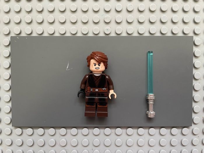 lego Star Wars sw1398 Anakin Skywalker minifigure - Dark Brown and Black Robe, Black Hands