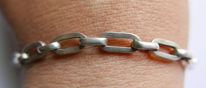 Vintage Sterling Silver Paperclip Chain Bracelet Features Elongated Rectangular Links and a Secure Box Clasp Closure. length 8" - 10,2g