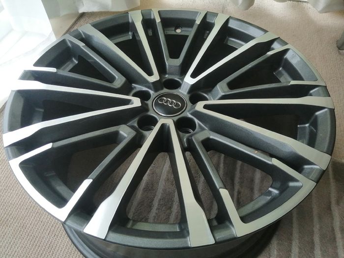 Genuine 19" Audi alloys (Limited edition)