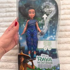 Disney Raya and the Last Dragon Young Raya Doll and Kumandra Flower The batteries are running low Damaged Box Please see photos