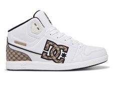 DC university women's trainers size 6