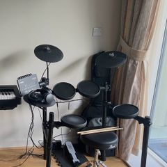 Yamaha DTX402 Electronic Drum Kit - Complete Set with Stool and Noise Absorbers.