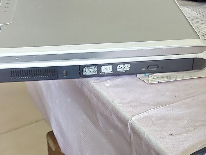 Vintage Dell Inspiron 1501, Mobile AMD Sempron Processor 3500 +, 1.8GHz, 1GB Ram, 120GB HDD, Windows 7, Chrome, Opera, Firefox and VLC