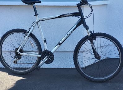 Giant Rhincon 23" Xl Frame  Needs Service Cycle Home