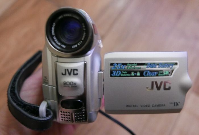 JVC GR-D247EK Handheld MiniDV Camcorder with charger Tested