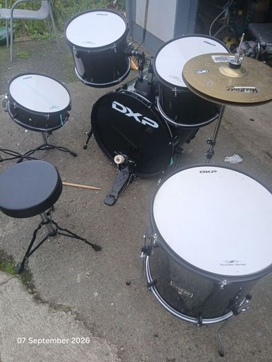 Kids drum set