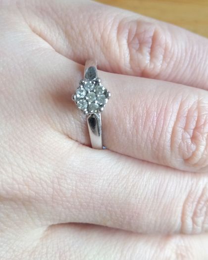 18ct white gold diamond cluster ring - size N