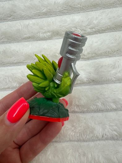 Skylanders Trap Team Food Fight Green Tomato Gun Guy Used Please see pictures