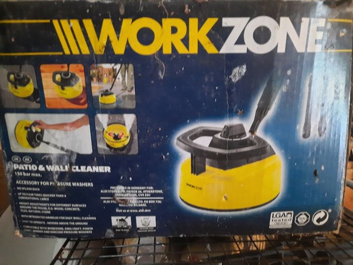 Patio and wall cleaner