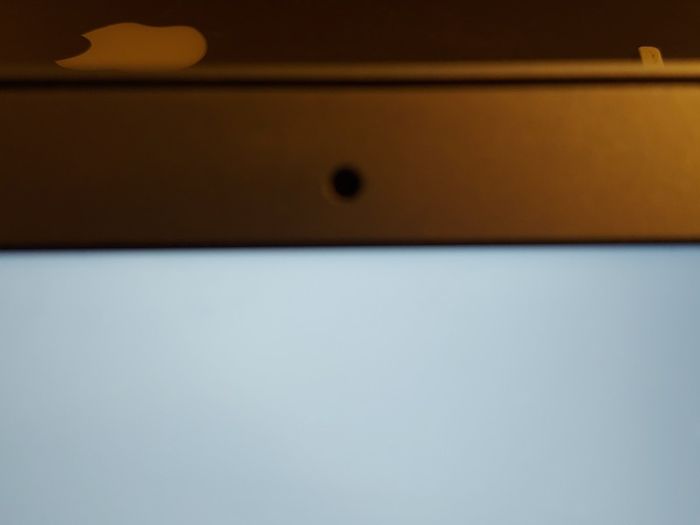 Apple MacBook Air 13 inch, Model A1369,  i5,  1,7GHz, no Ram, needs Ram, excellent cosmetic condition