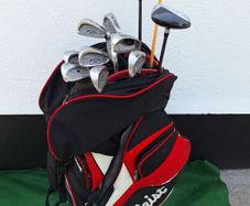 Golf clubs, full set and bag.