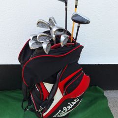 Golf clubs, full set and bag.