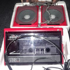 Saisho Walkman with mini speakers