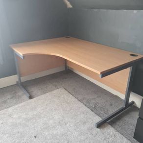 managers corner office desk