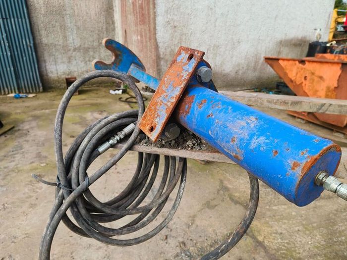 Hydraulic Track Pin Press