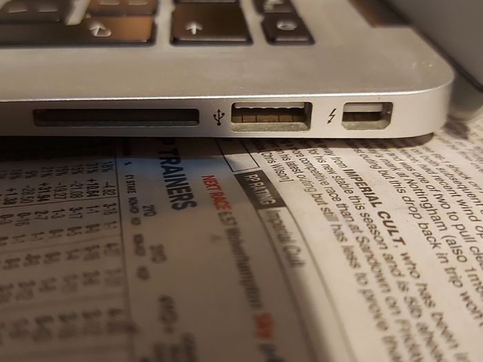 Apple MacBook Air, Model A1466, 13 inch, Needs Ram, has no Ram, excellent condition otherwise
