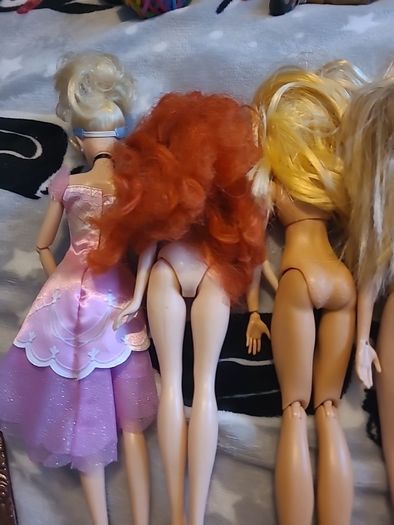 4 barbie dolls