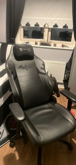 Secret labs dark knight titan gaming chair