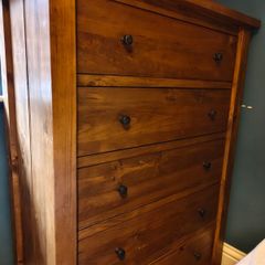 Wooden chest of drawers