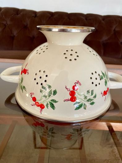 Vintage Pretty Rayware Metal Kitchen Sieve Enamelware Drainer