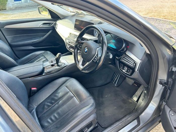 2018 (181) BMW 5 Series 530e SE Petrol 2 x keys