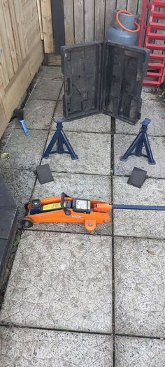 Tonne Capacity Trolley Jack Carry Case  2x2 Tonne Axie  Stands .