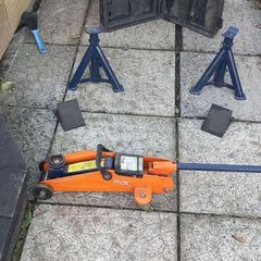 Tonne Capacity Trolley Jack Carry Case  2x2 Tonne Axie  Stands .