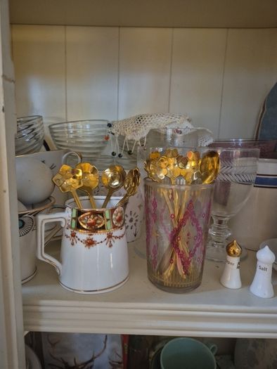 Pretty Brass coloured coffee/tea spoons