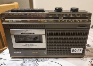 From 1982 Philips D-7010, full working, no battery cover.