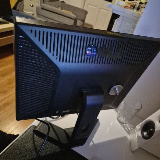 19" Dell monitor for desktop PC