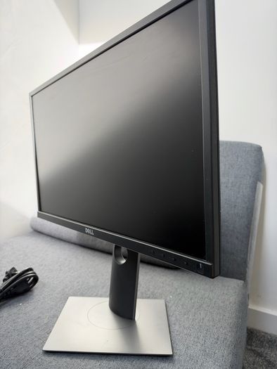 Dell P2217H 22" Monitor with VESA stand