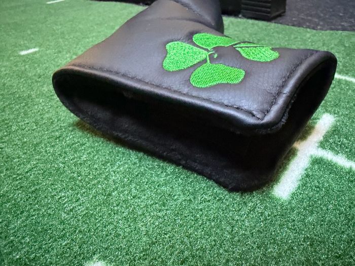 Lucky Blade putter headcover