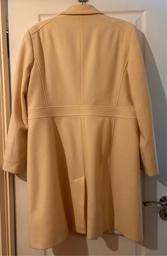 Beautiful rich cream coat. Size 16. Excellent condition. Swords collection only.