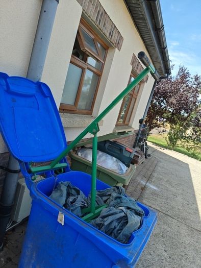 "Bin trasher" compacter for Wheelie bin