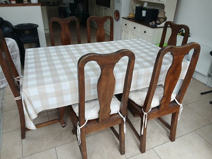 Table and 6 chairs