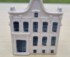 KLM Delft Blue ceramic collector's house number 90