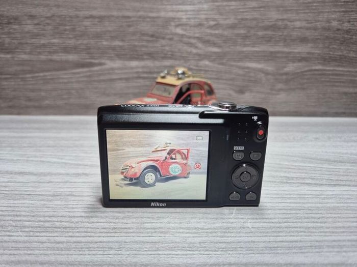 Nikon S3100 Digital Compact Camera Working w/ Nikkor 5x Wide Optical Zoom Lens