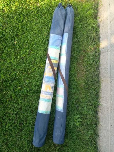 Pair of windbreaks with blue carry covers