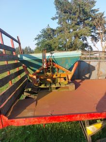 fertiliser spreader