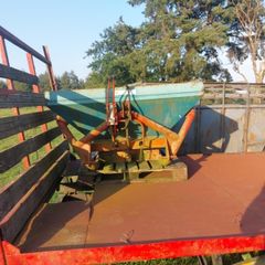 fertiliser spreader