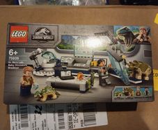 Lego Jurassic Park 75939 Dr. Wu's Baby Dinosaur Breakout