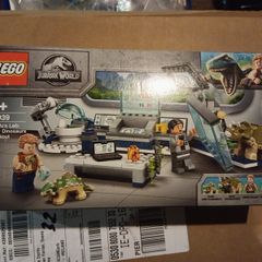 Lego Jurassic Park 75939 Dr. Wu's Baby Dinosaur Breakout